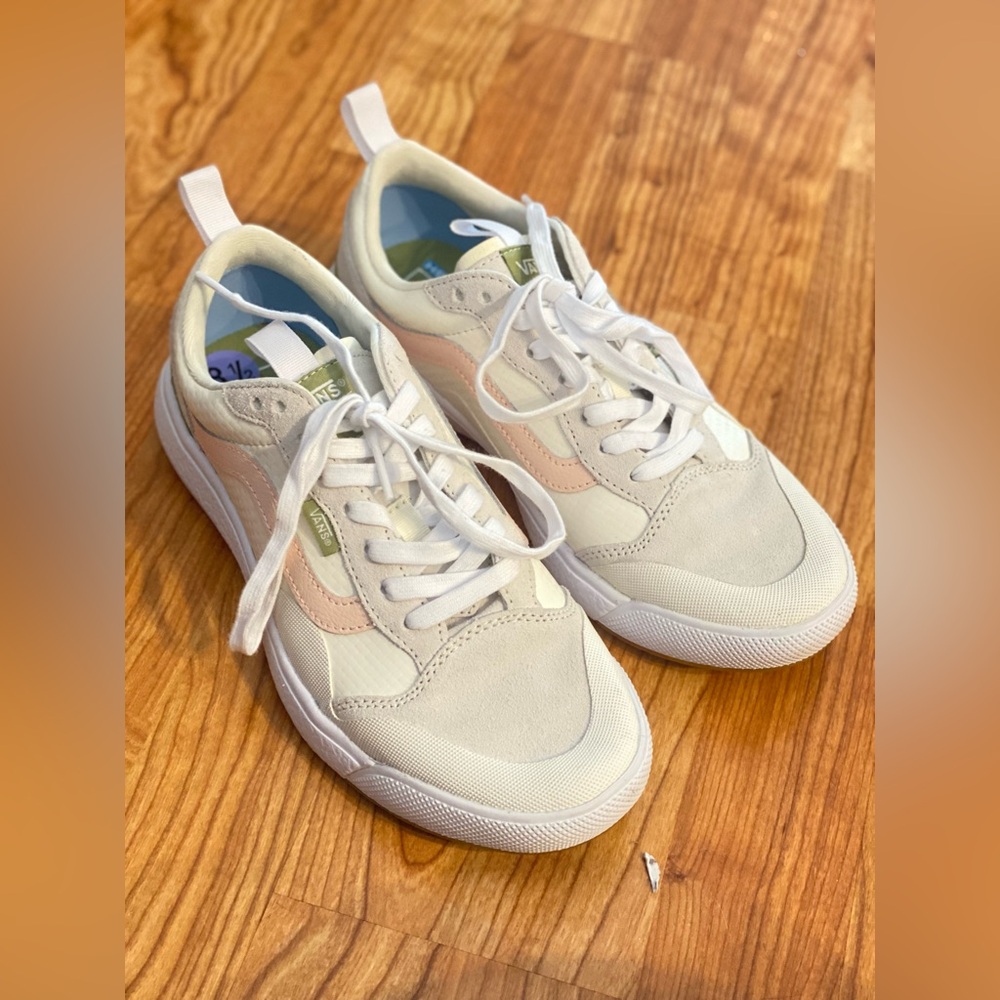 Brand New - Womans Vans Ultra Cush, Size 10, White.